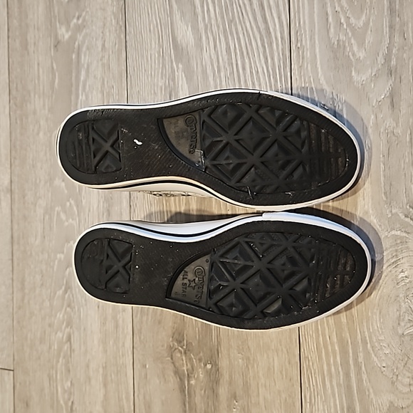 Converse Chuck Taylor Hi Top. Floral print sneaker. US 6 UK 4 - Picture 8 of 10